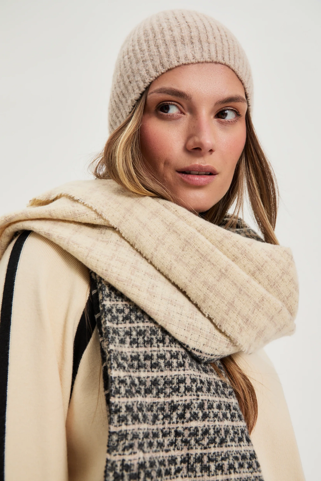 z cz 4813 l.brown mel 02 z cz 4813 l.brown mel 02