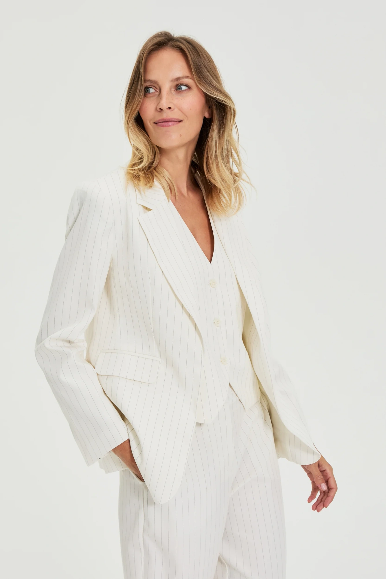 l mr 4930 off white 03 l mr 4930 off white 03