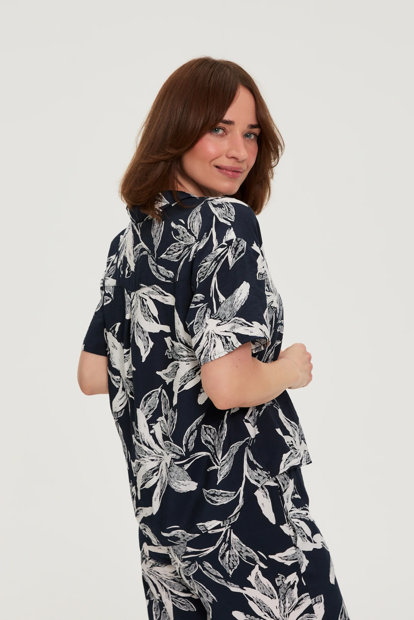 l ko 4946 d.navy 02 l ko 4946 d.navy 02