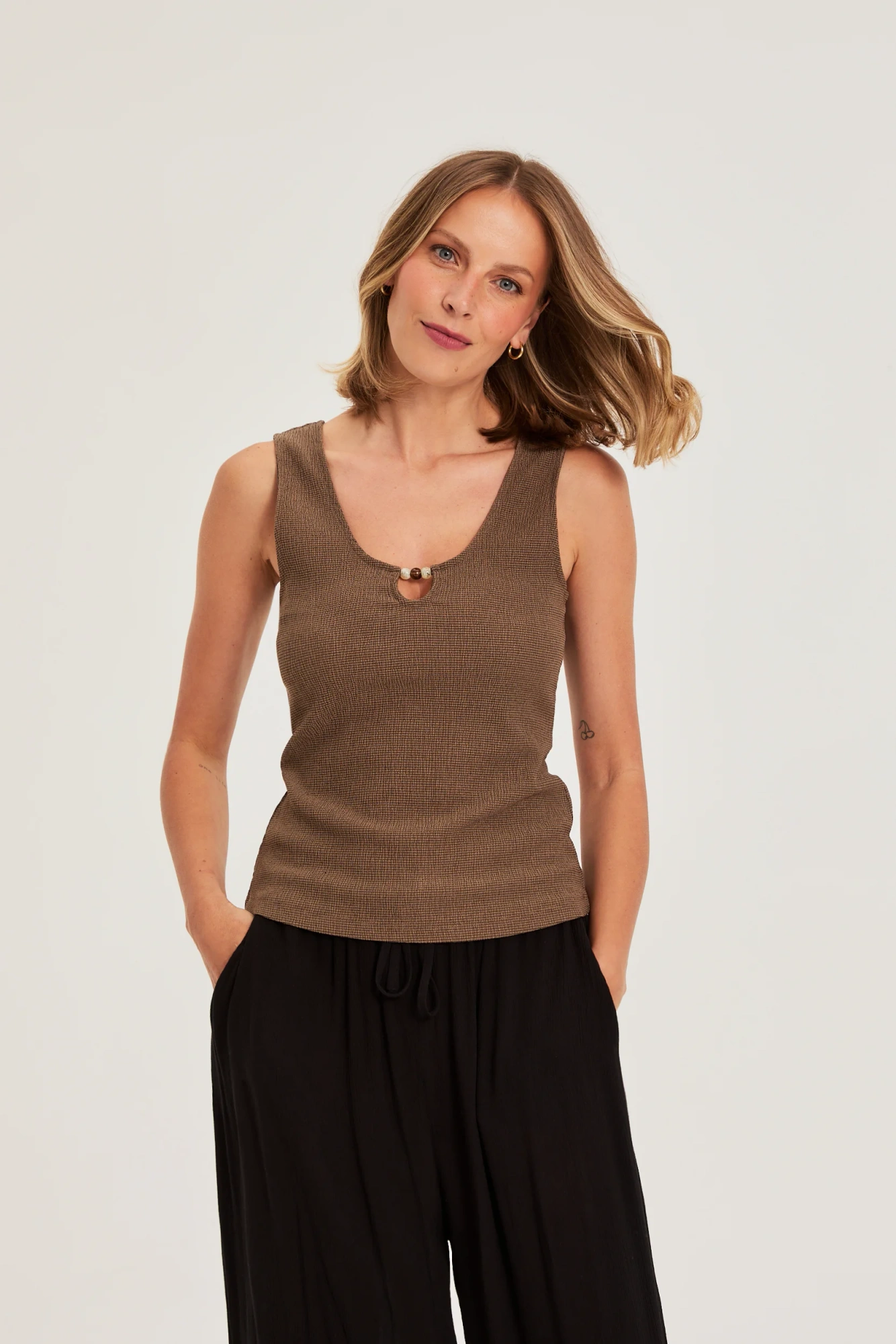 l ts 5026 brown 01 l ts 5026 brown 01